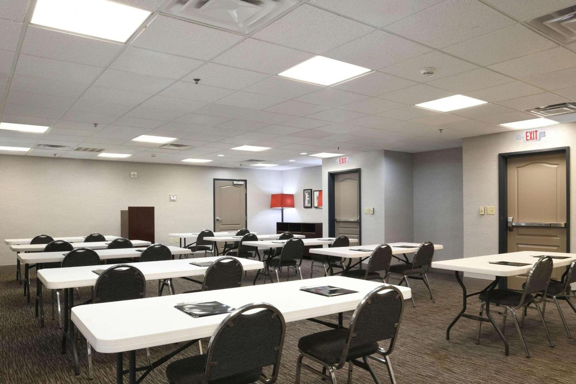 Country Inn & Suites By Radisson, Oklahoma City Airport, Ok 3*